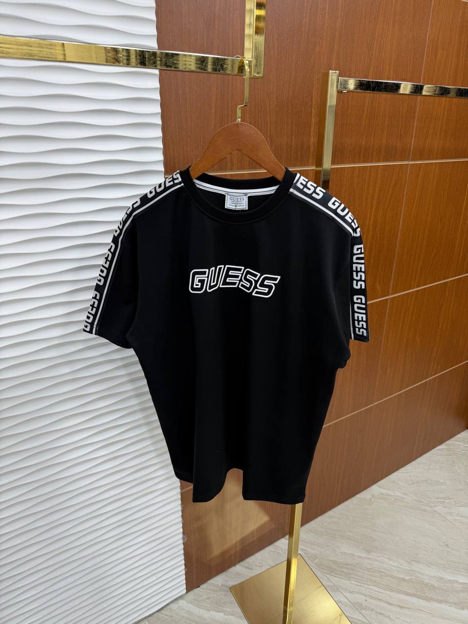 Guess Tshirt