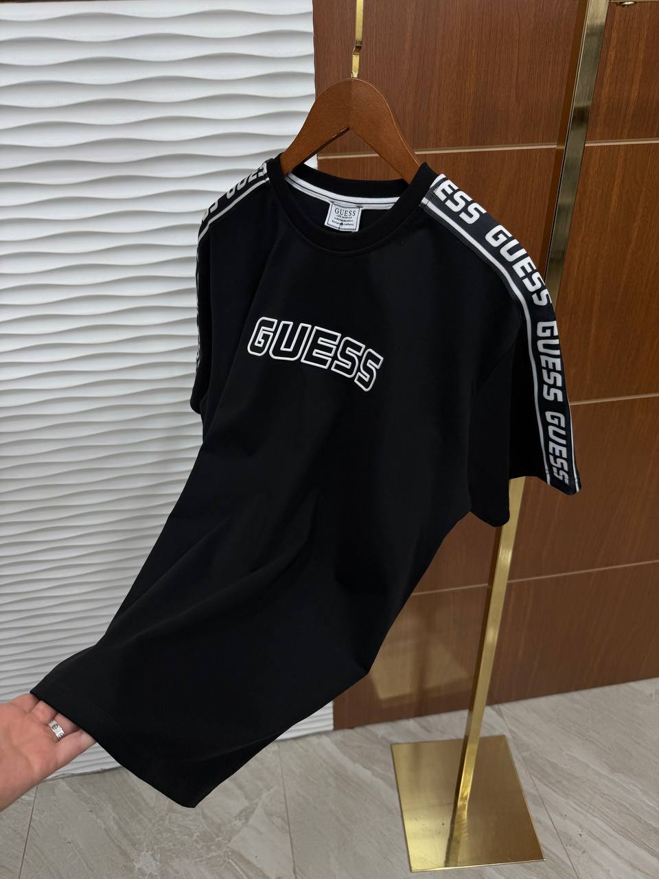 Guess Tshirt