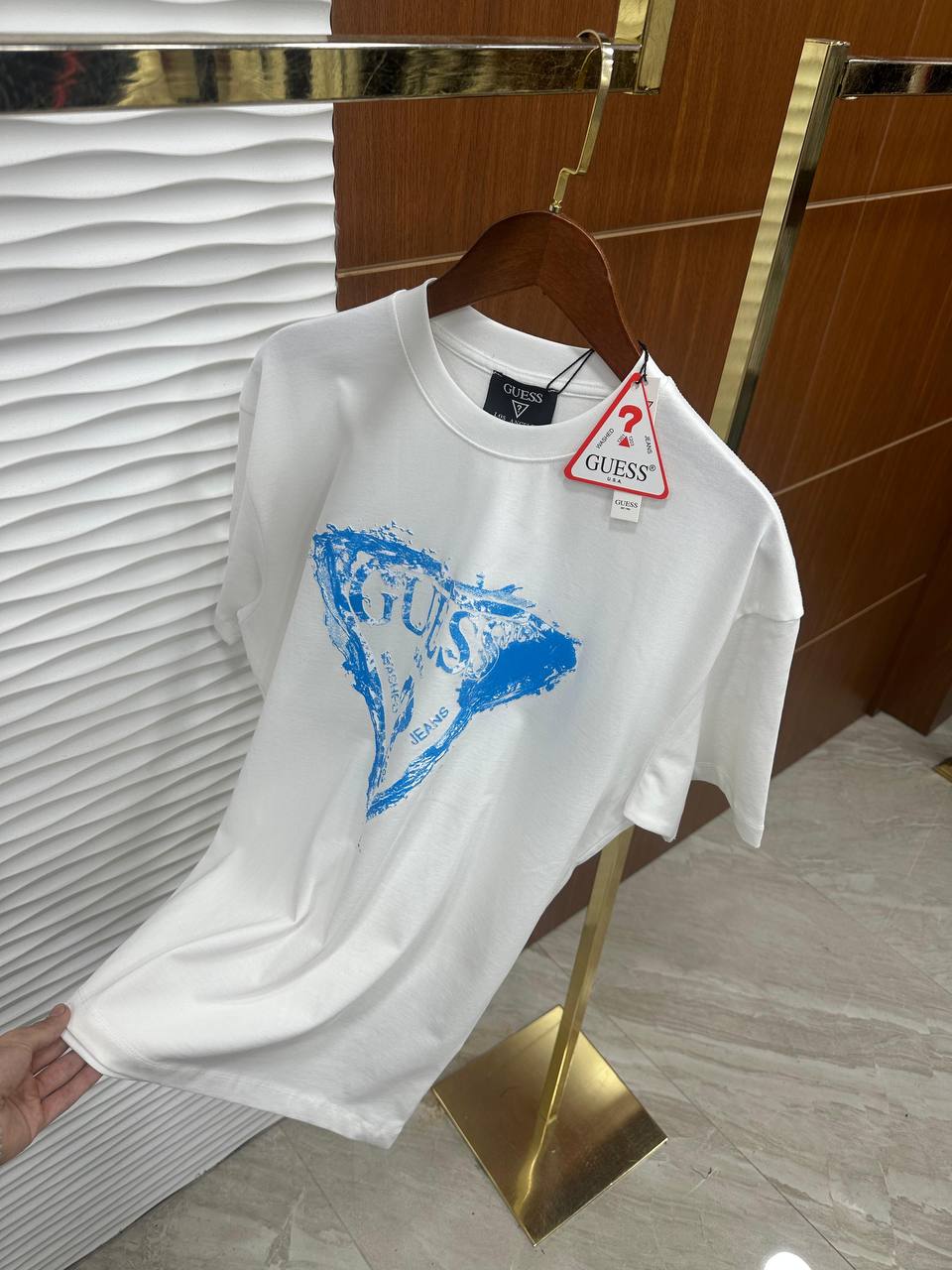 Guess Tshirt