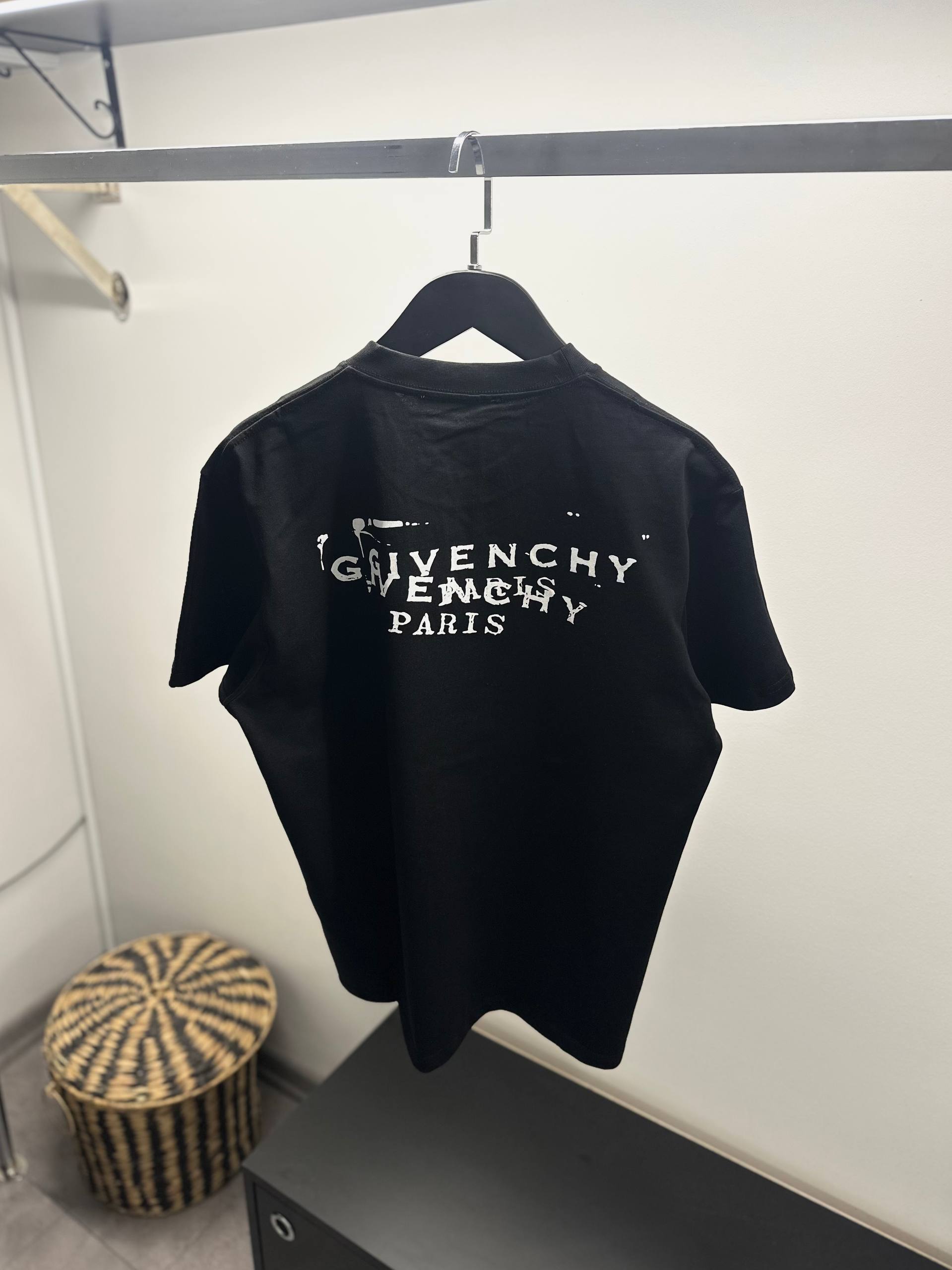 Givency Tshirt
