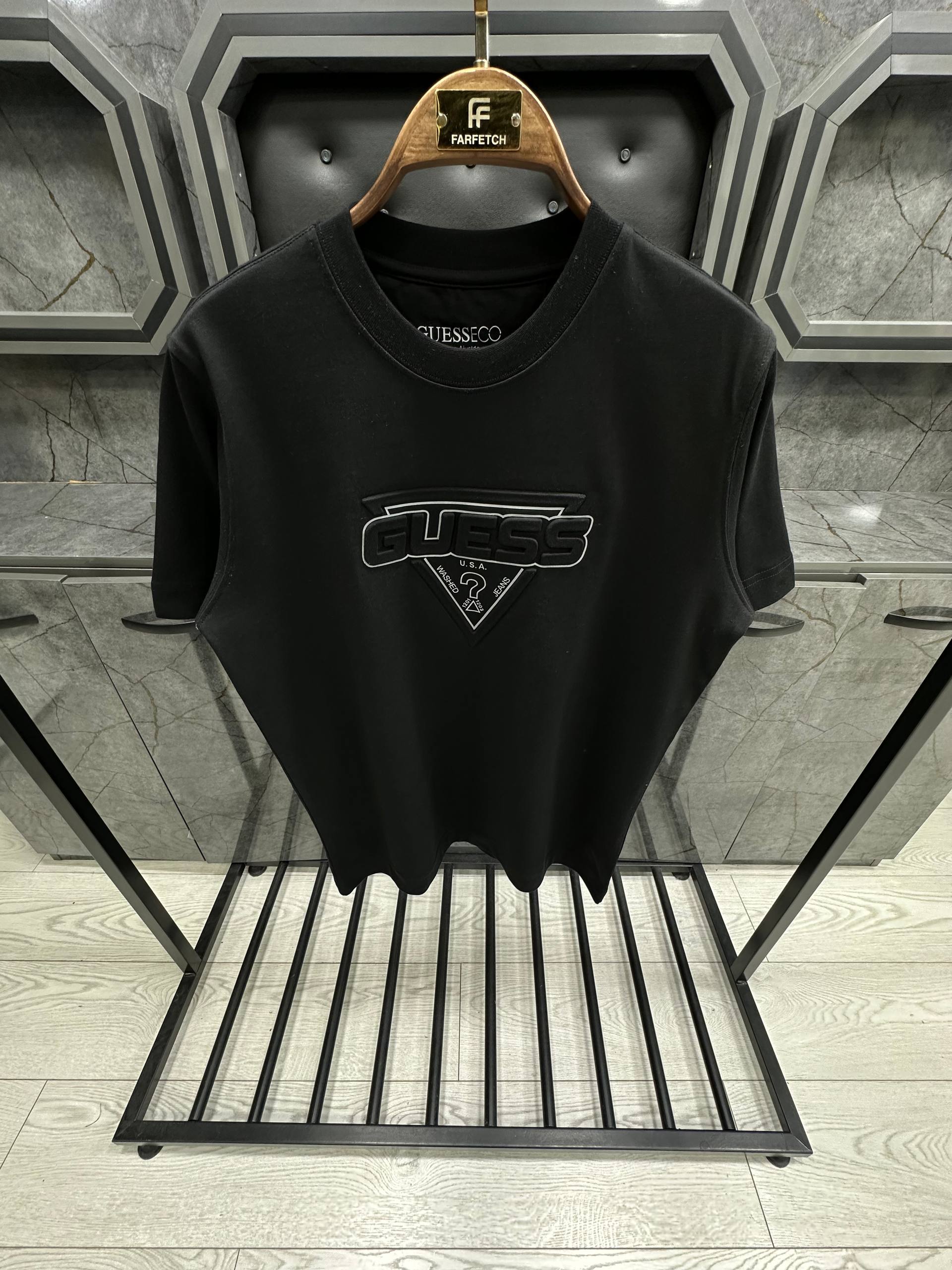 Guess Tshirt