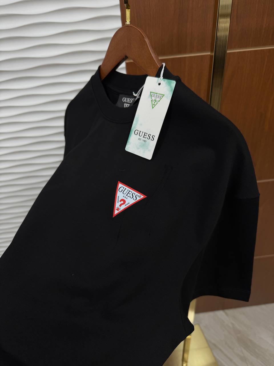 Guess Tshirt