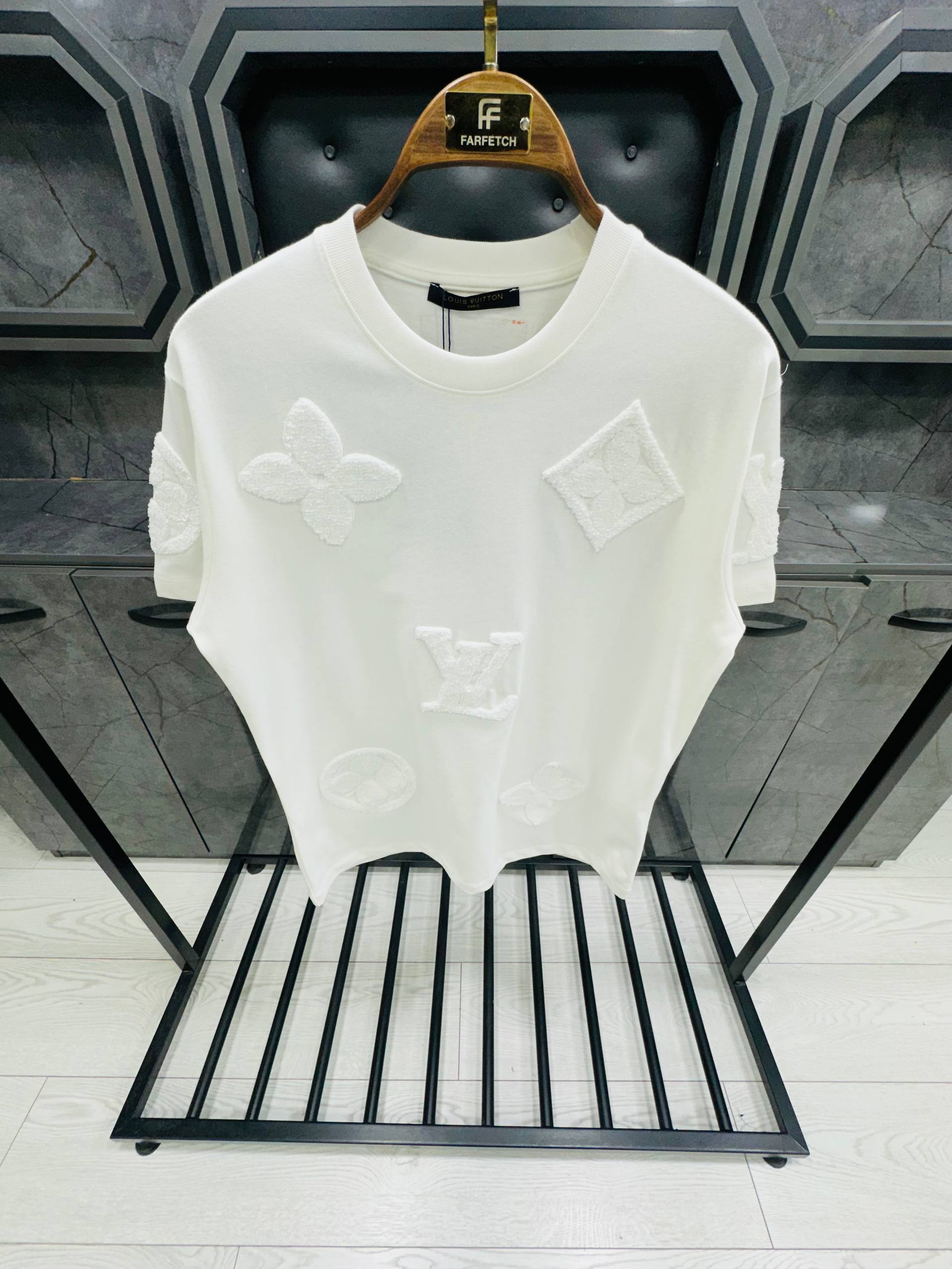 Lv Tshirt