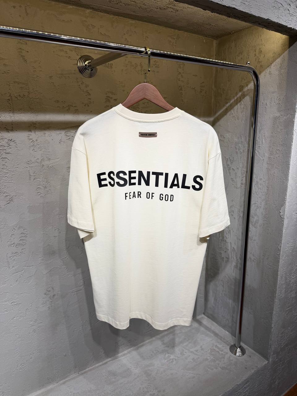 Essentials Tshirt Premium