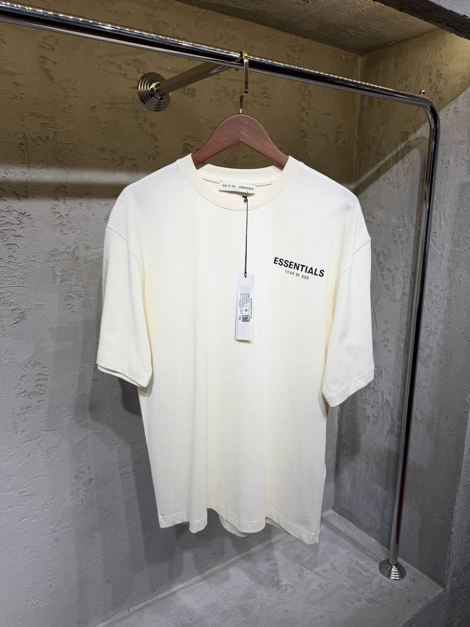 Essentials Tshirt Premium