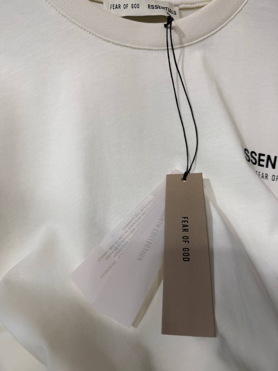 Essentials Tshirt Premium